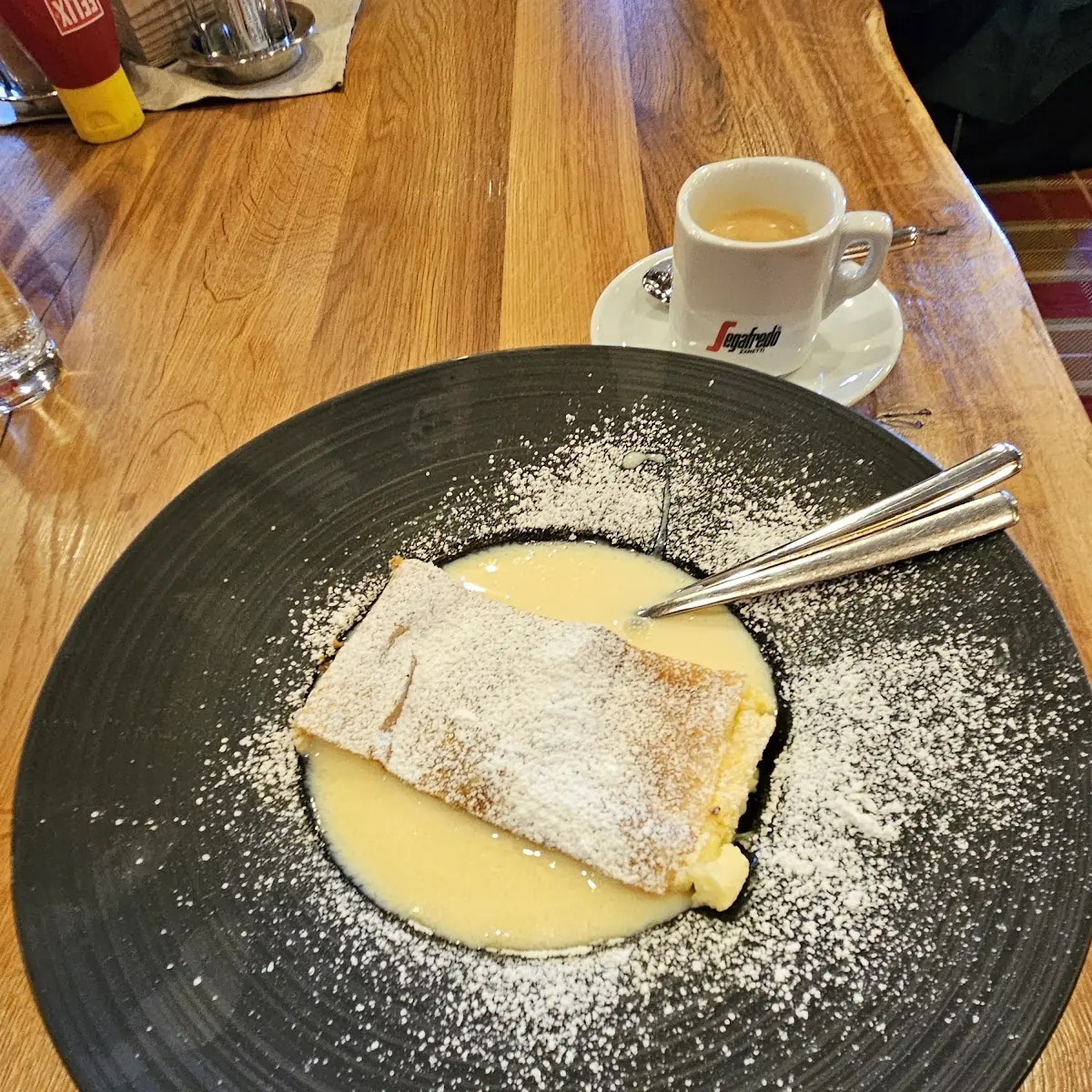 Topfenstrudel Mit Vanillesauce