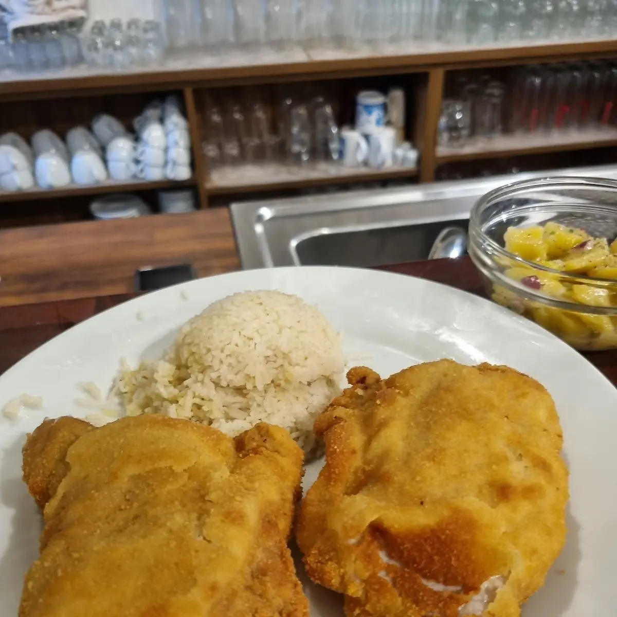 Gordonbleu Mit Kartoffelsalat Als Mittagsmenü