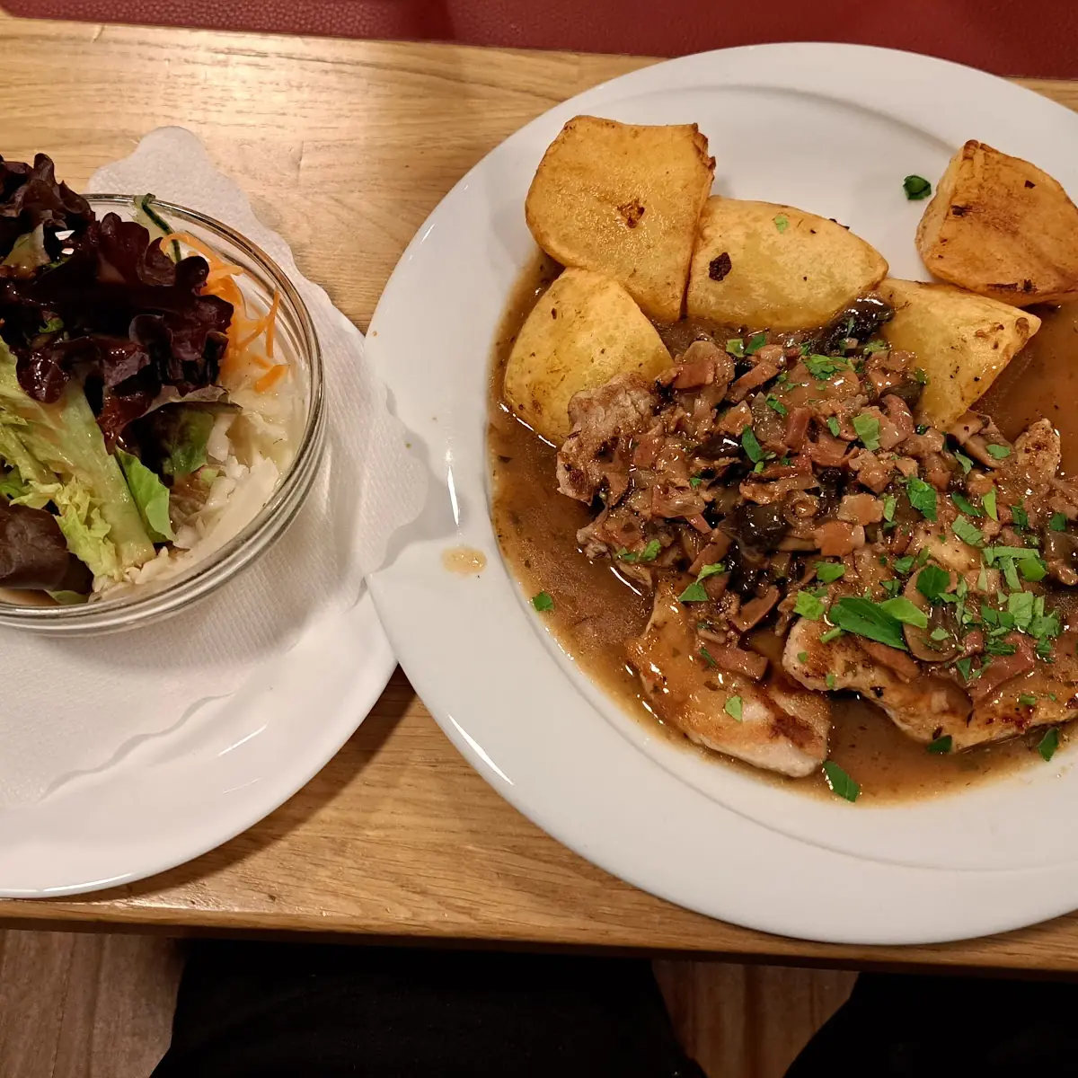 Bratkartoffeln Und Salat