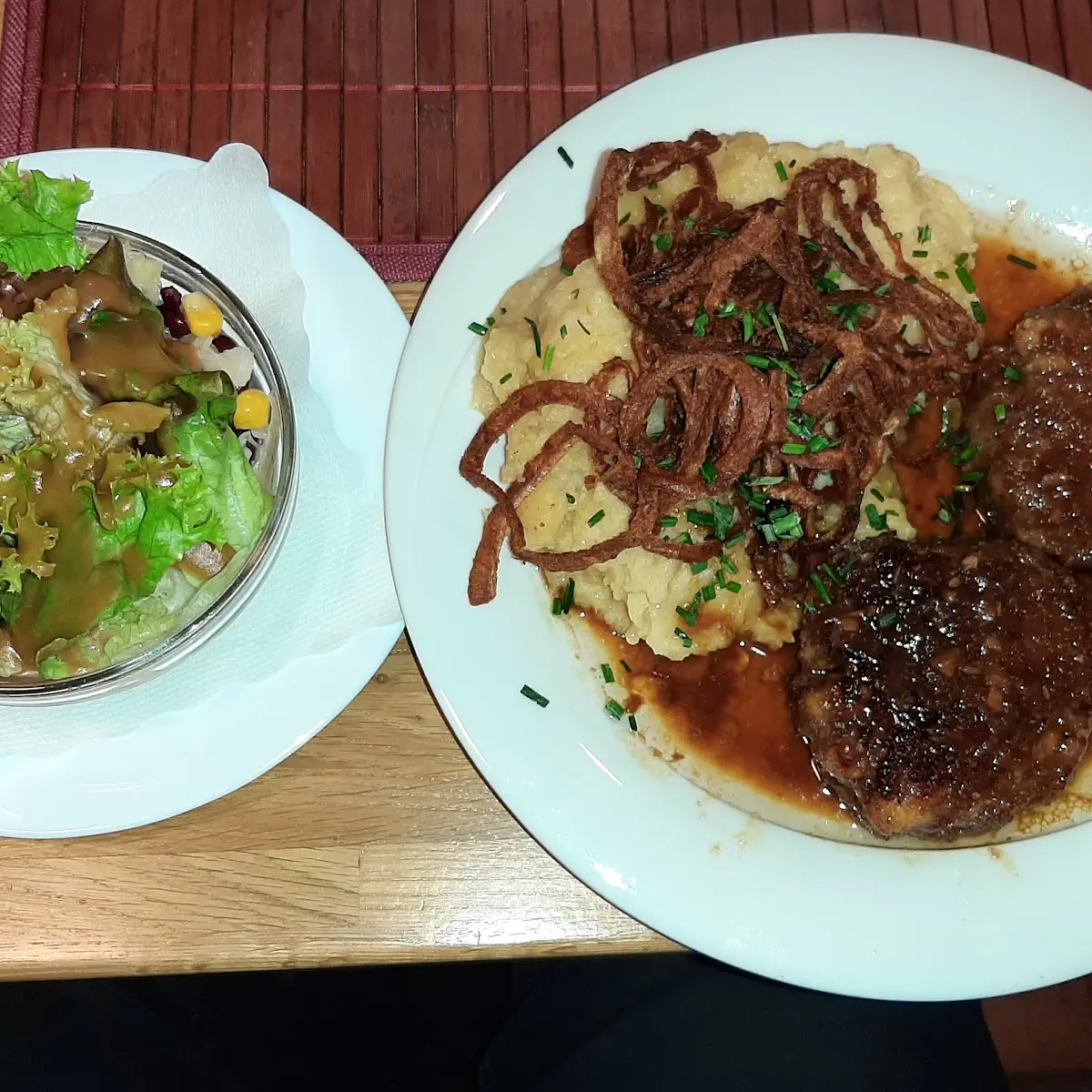 Faschierter Braten Mit Gemischtem Salat