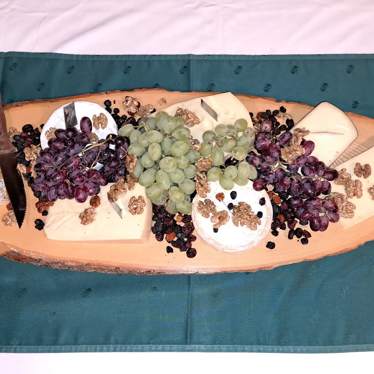 Käseplatte Mit Nüssen