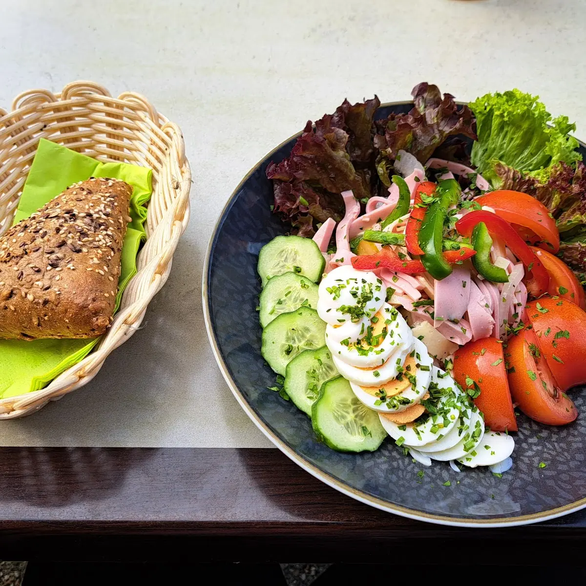 Schweizer Wurstsalat Mit Gebäck