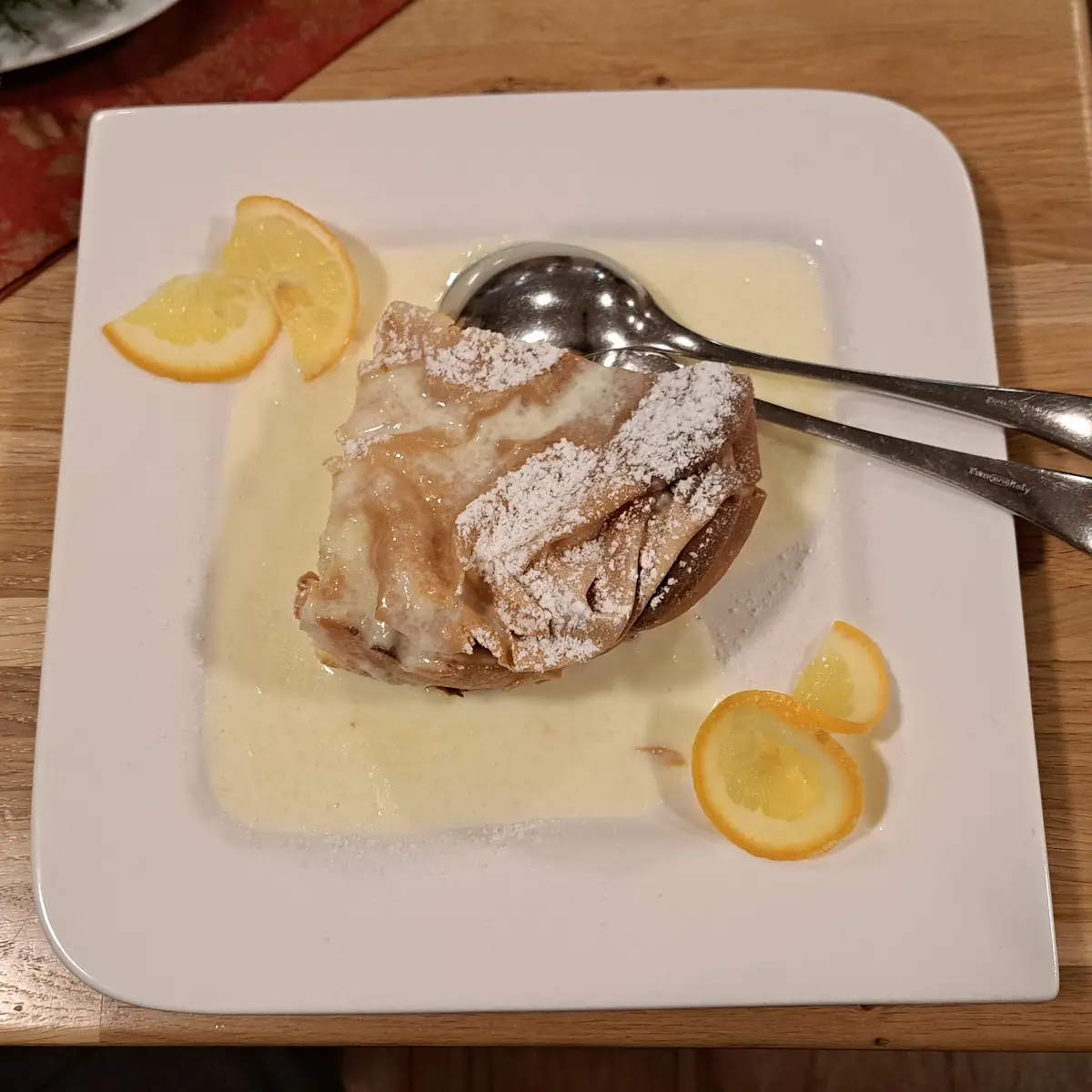 Topfenstrudel Mit Vanillesauce