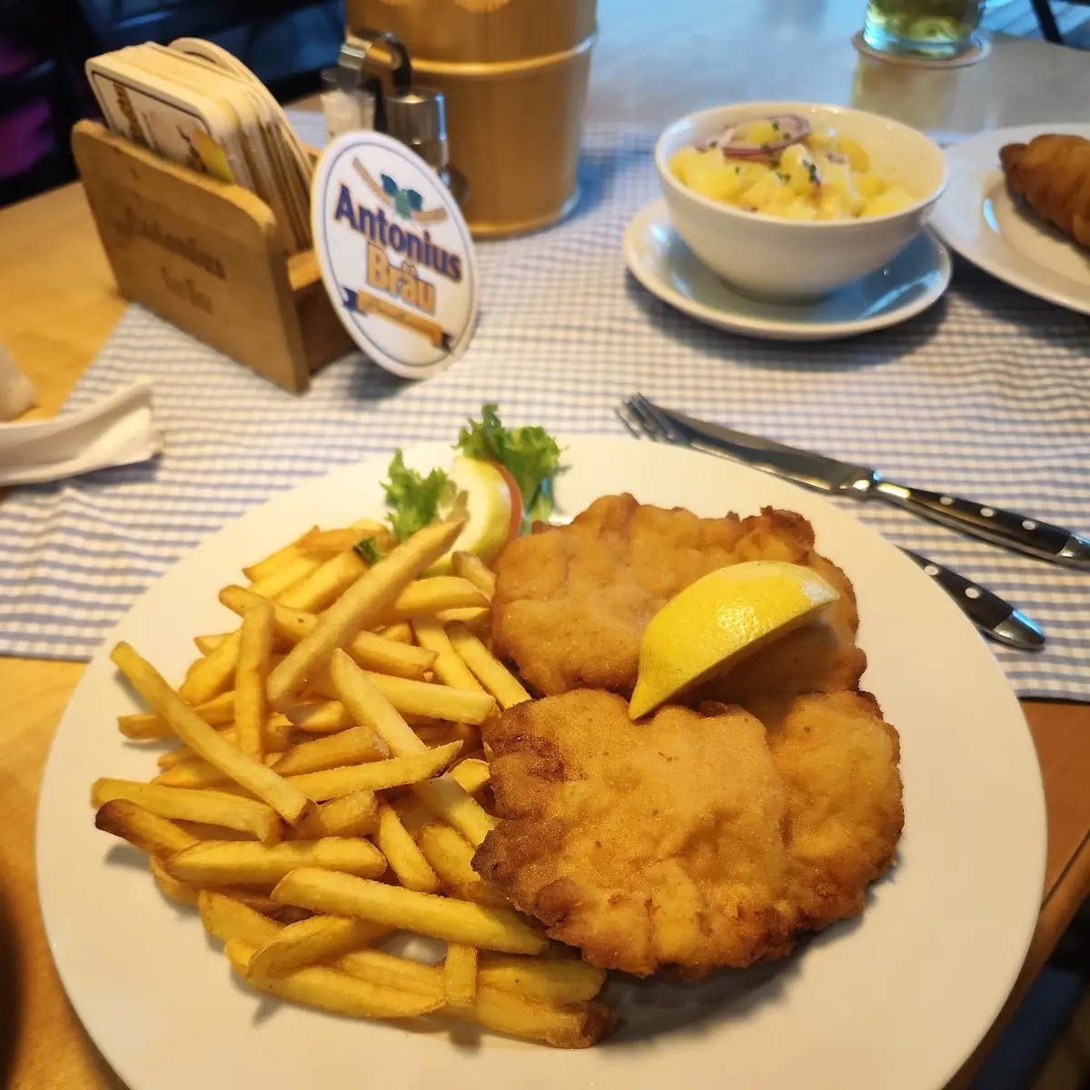 Schnitzel Mit Pommes Frites