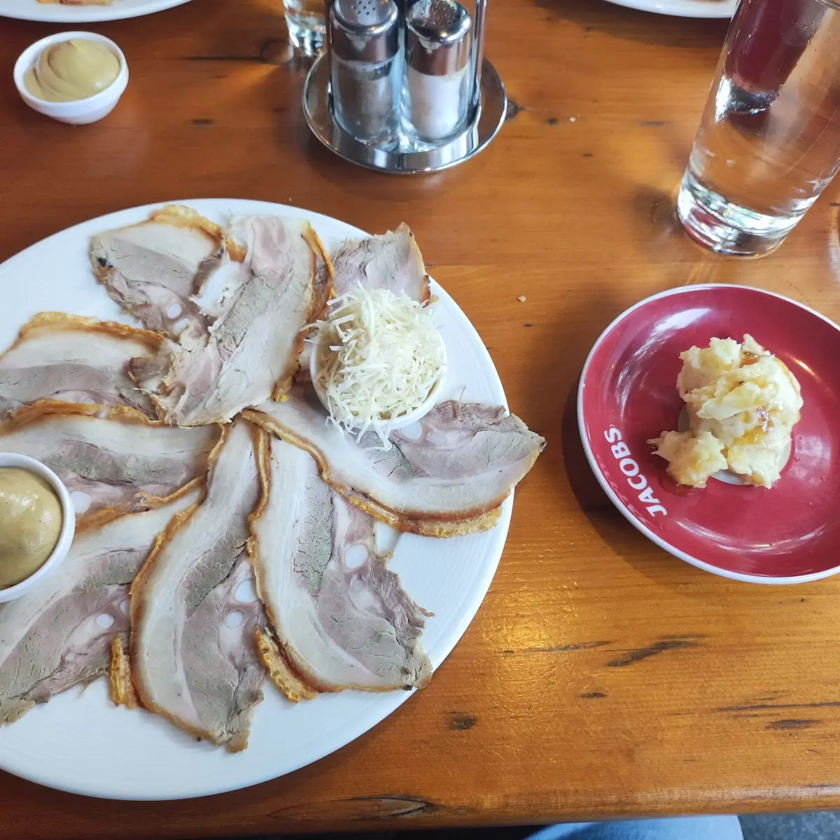 Kalter Kümmelbraten Mit Senf Und Krenn