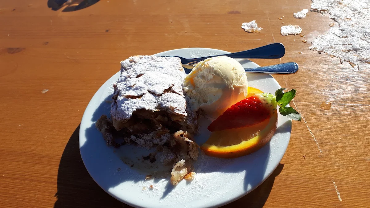 Apfelstrudel Mit Vanilleeis