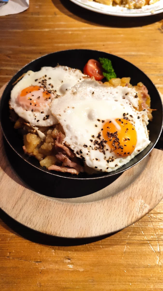 Bratkartoffel Mit Speck Und Spiegelei