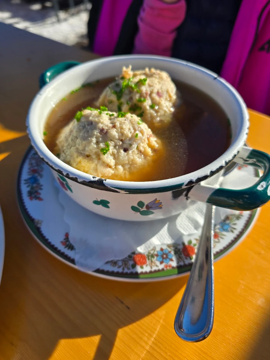 Speckknödel Suppe
