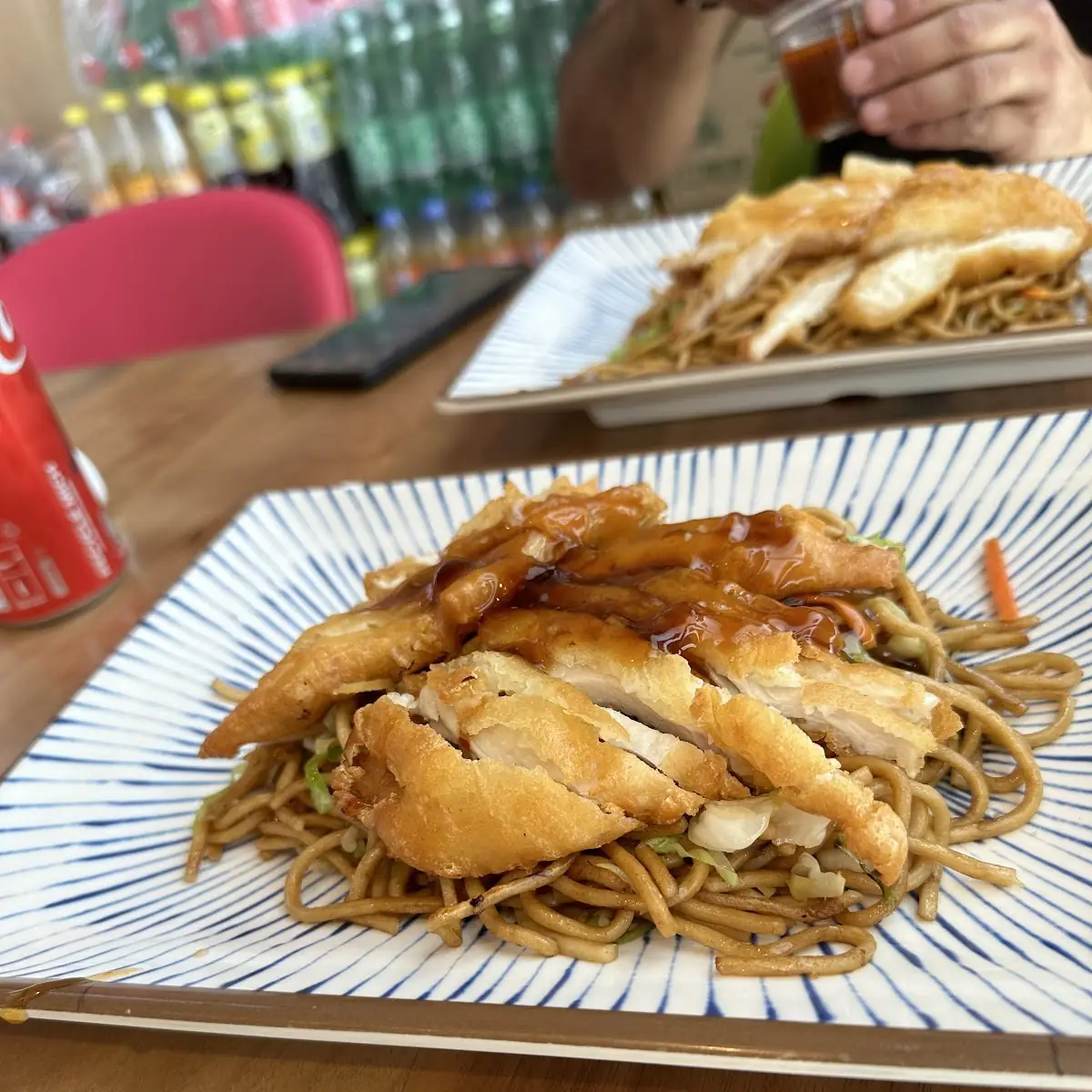 Knuspriges Huhn Mit Nudeln Und Knoblauchsoße