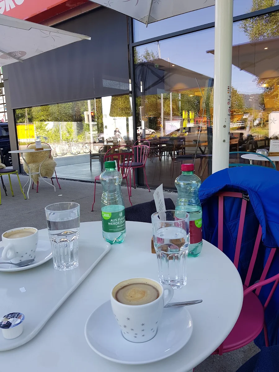E S Ist Auch Ein Schönes Café Dabei