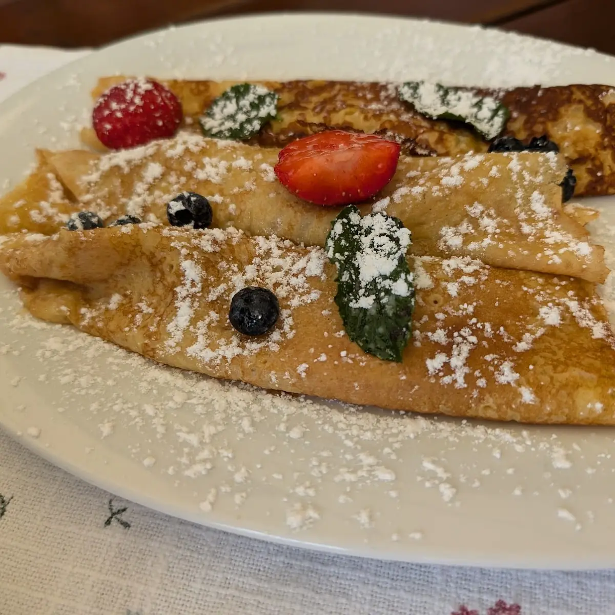 Palatschinken Mit Marillenmarmelade