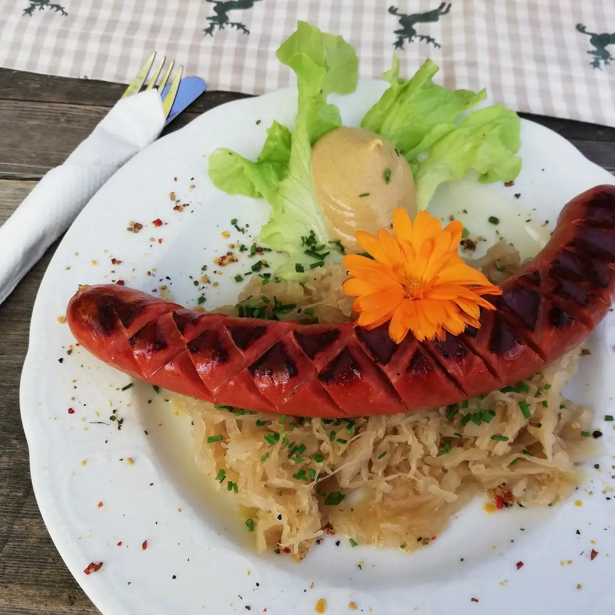 Bratwurst Auf Sauerkraut