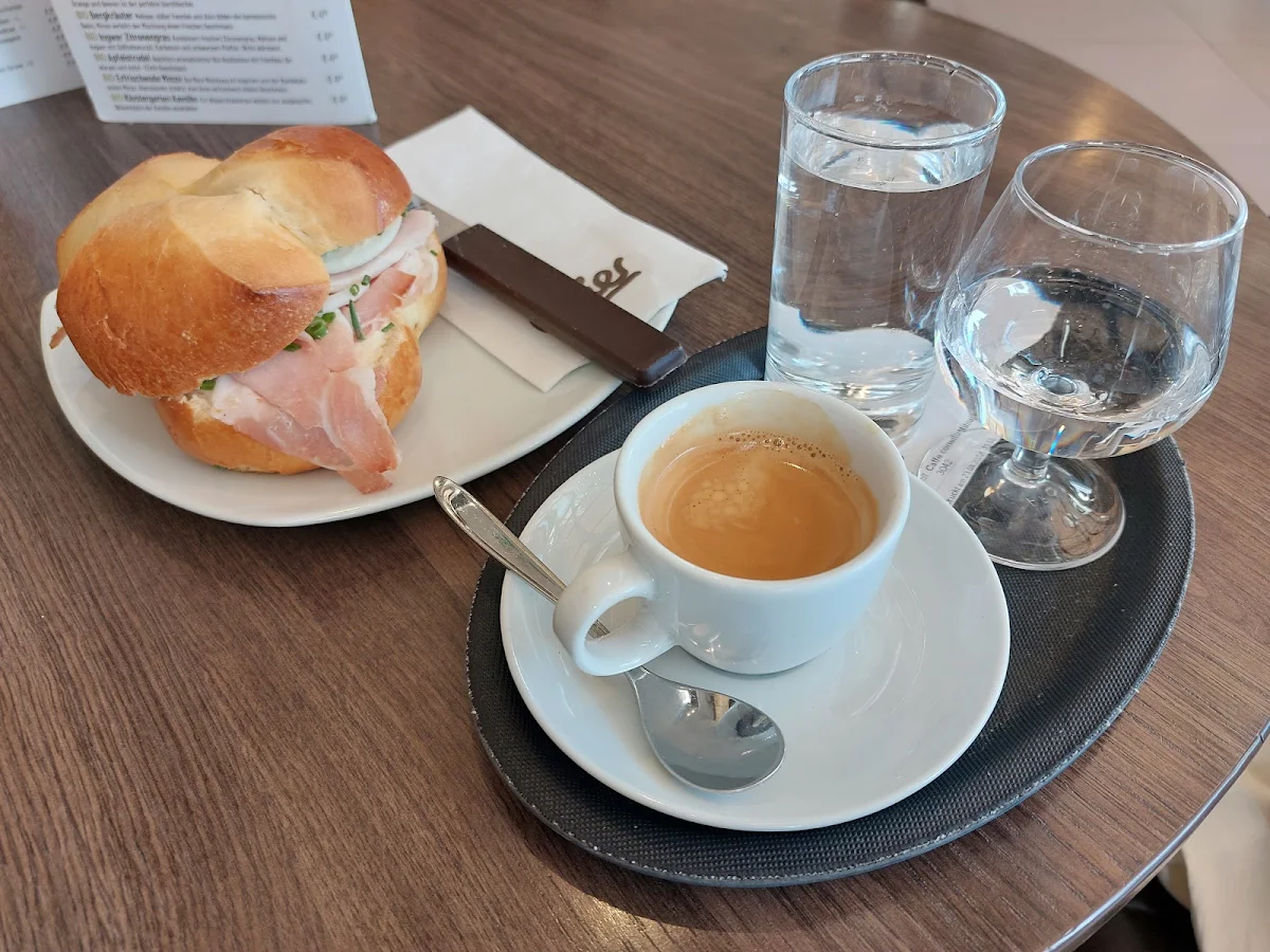 Caffe Corretto Und Pinze Mit Schinken