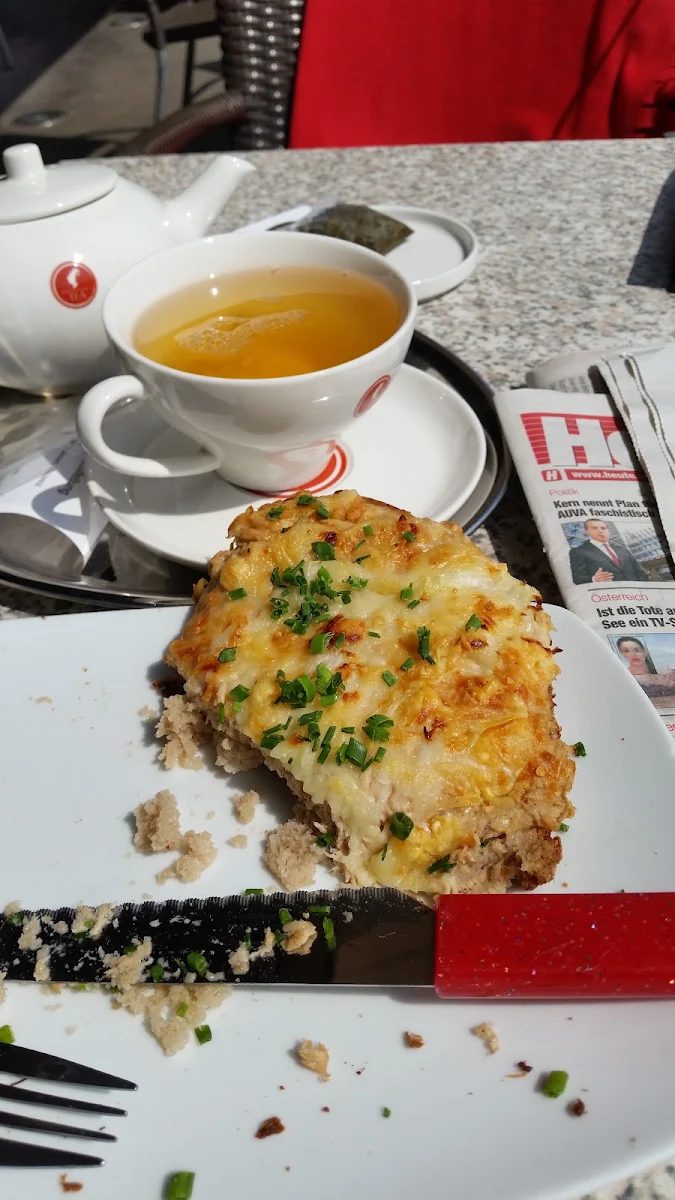 Grüner Tee Überbackenes Bauernbrot Mit Thunfisch