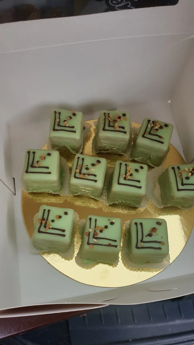 Petit Four