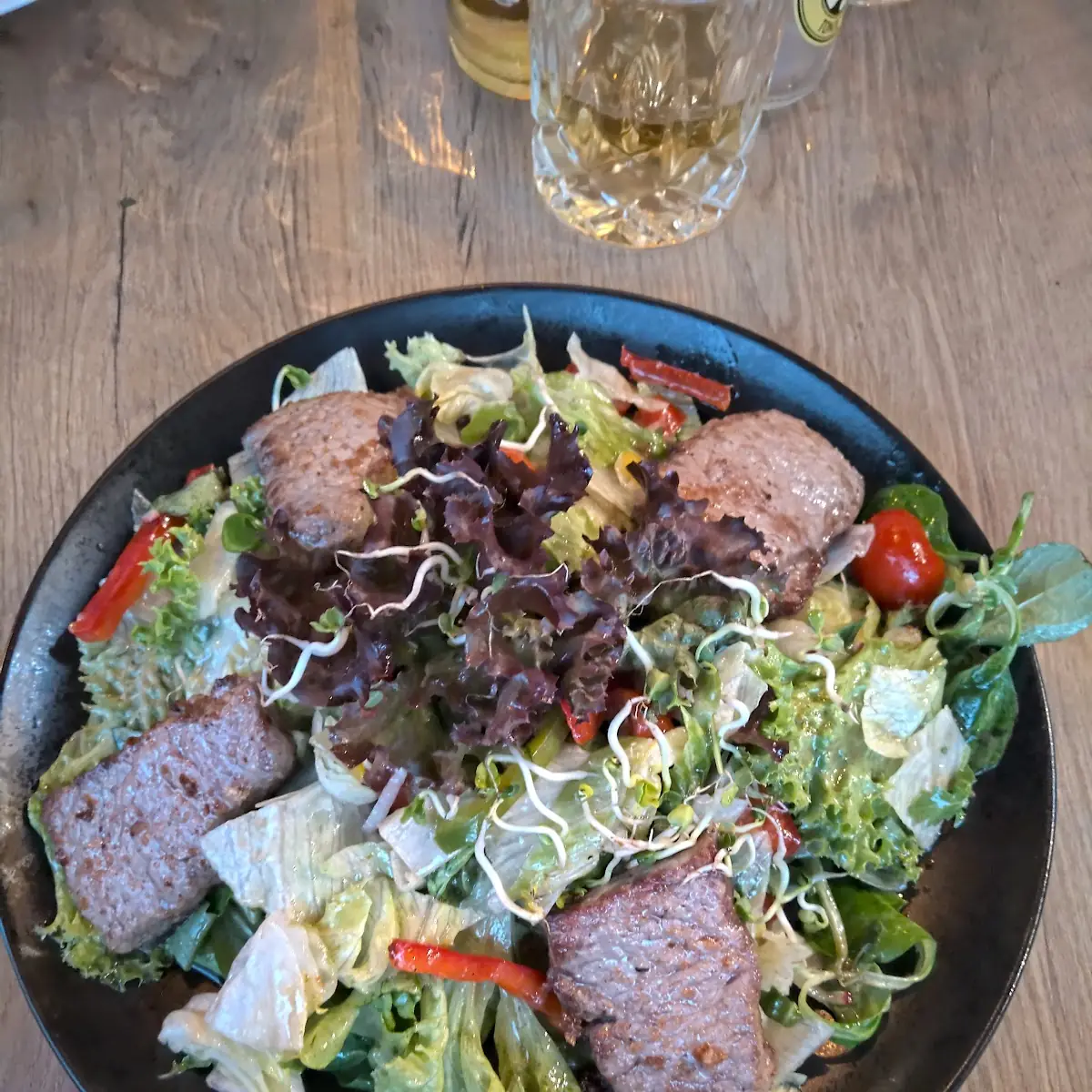 Großer Salat Mit Rindfleisch