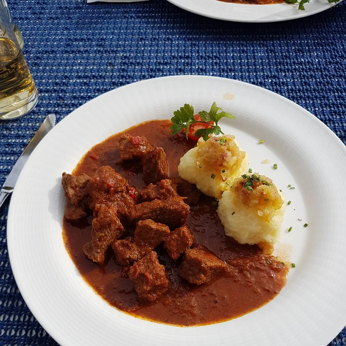Gulasch Mit Kartoffel Knödel