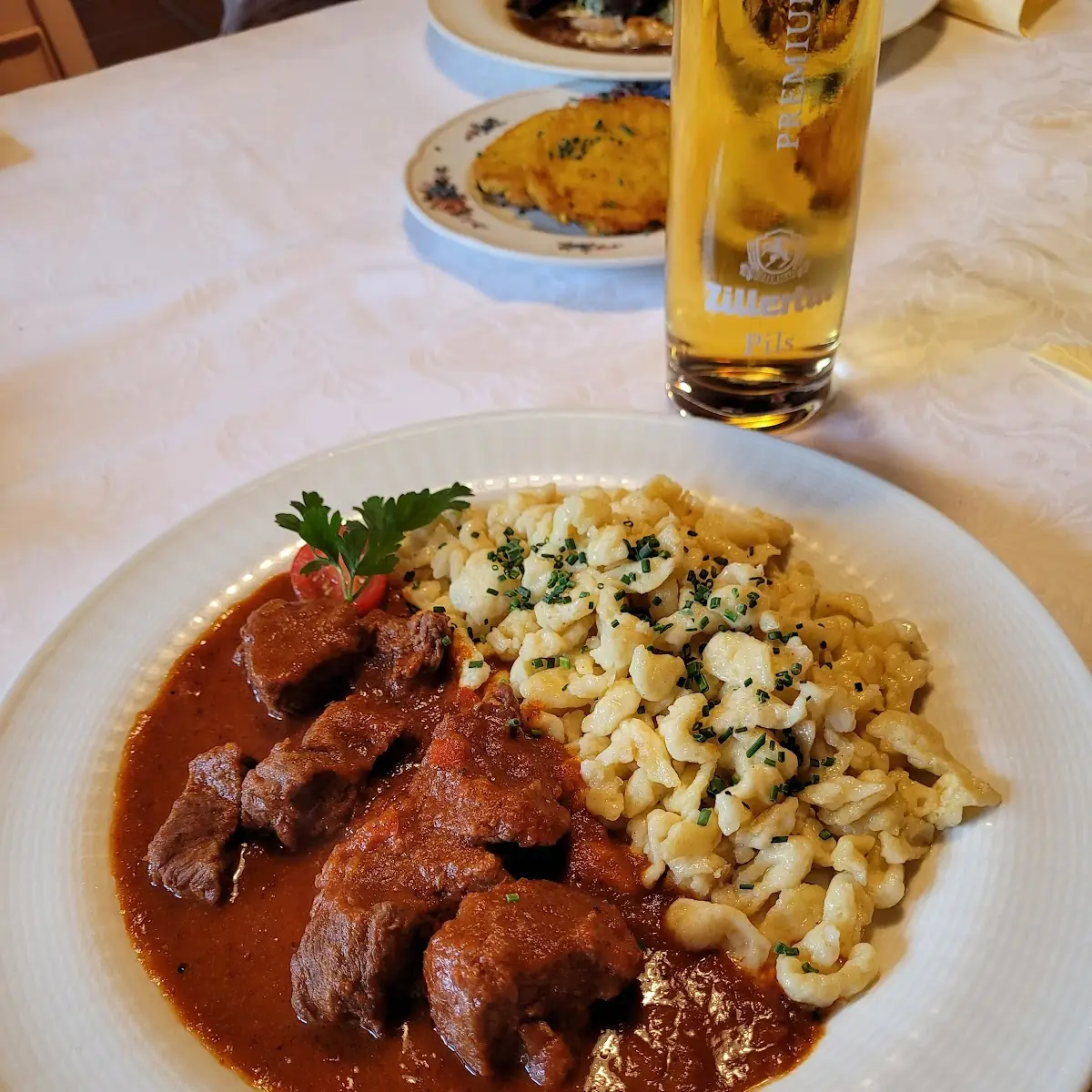 Gulasch Vom Heimischen Rind Mit Spätzle