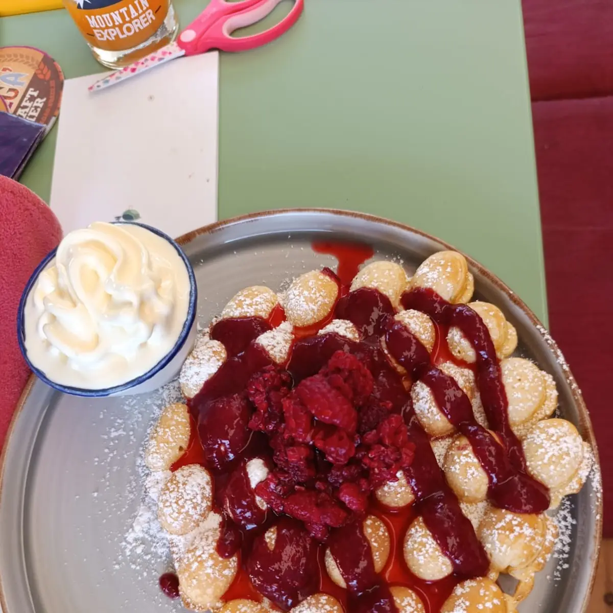 Bubble Waffel Mit Himbeeren Und Vanilleeis