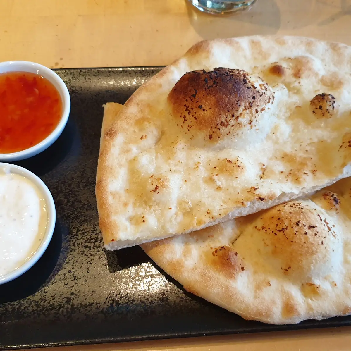 Pizzabrot Mit Zwei Dipsaucen