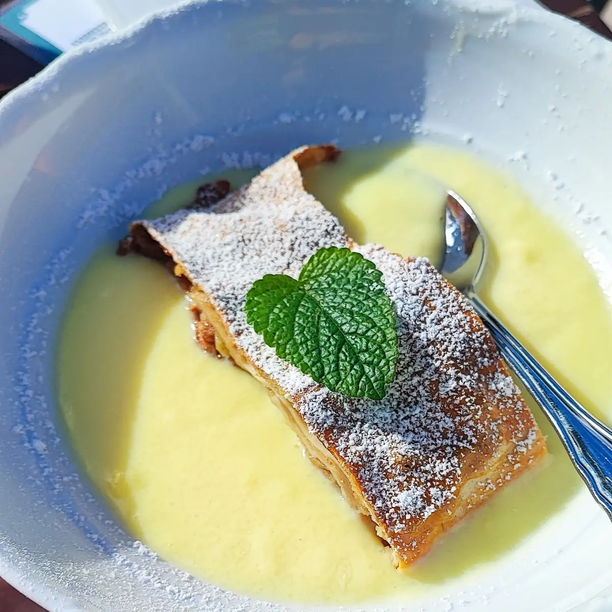 Apfelstrudel Mit Vanillesauce