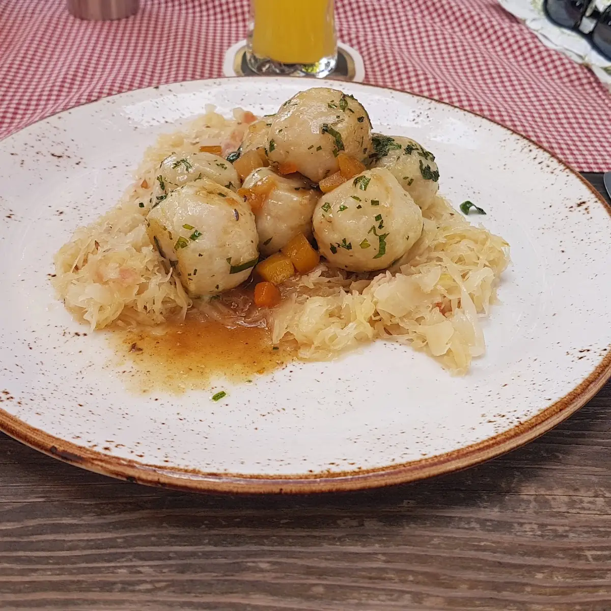 Innviertler Speckknödel Mit Sauerkraut