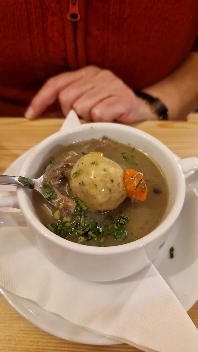 Ganslsuppe Mit Bröselknödel