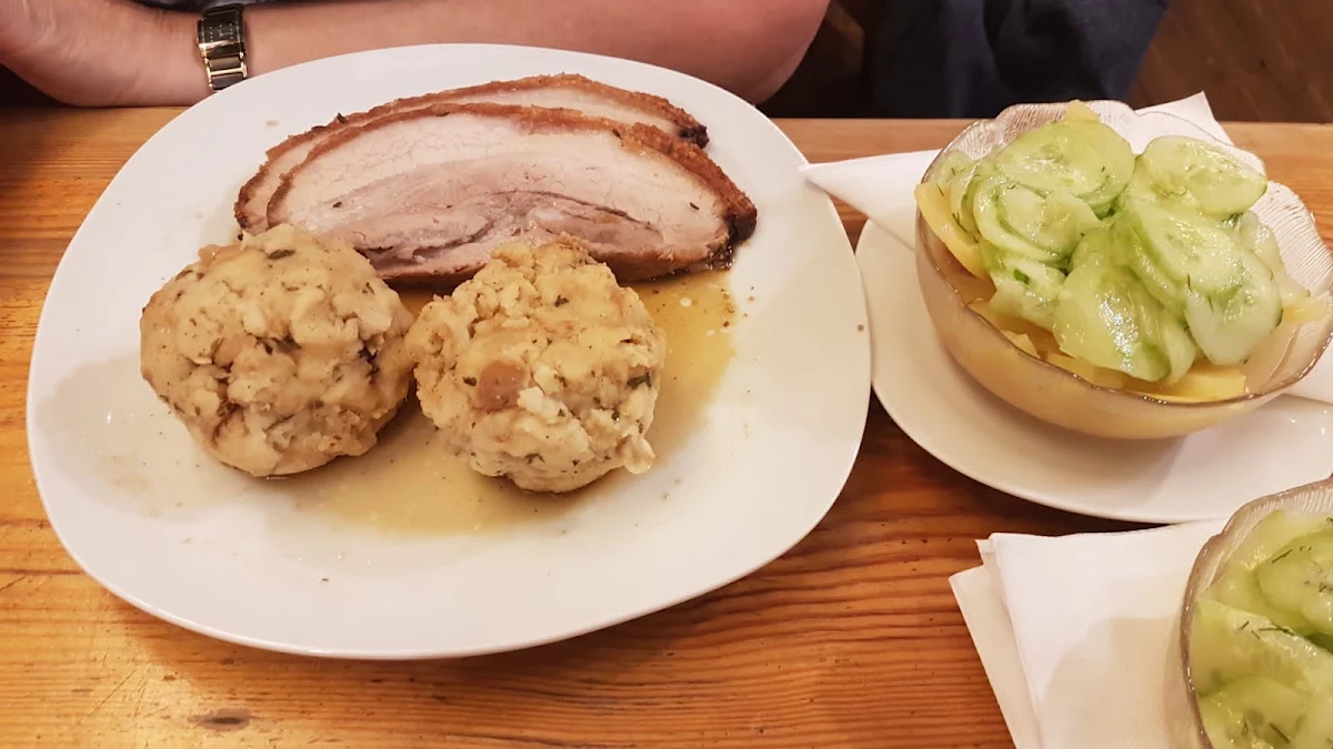 Kümmelbraten Mit Semmelknödel