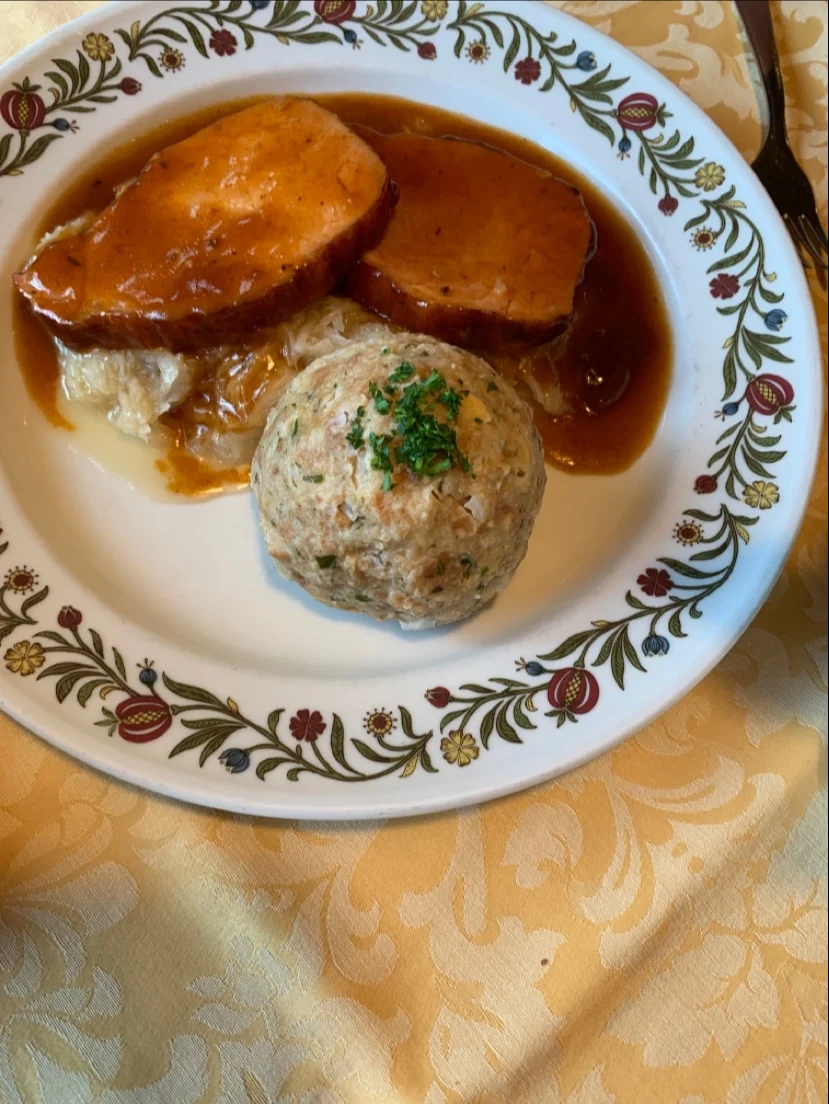 Kassler Mit Sauerkraut Und Semmelknödel