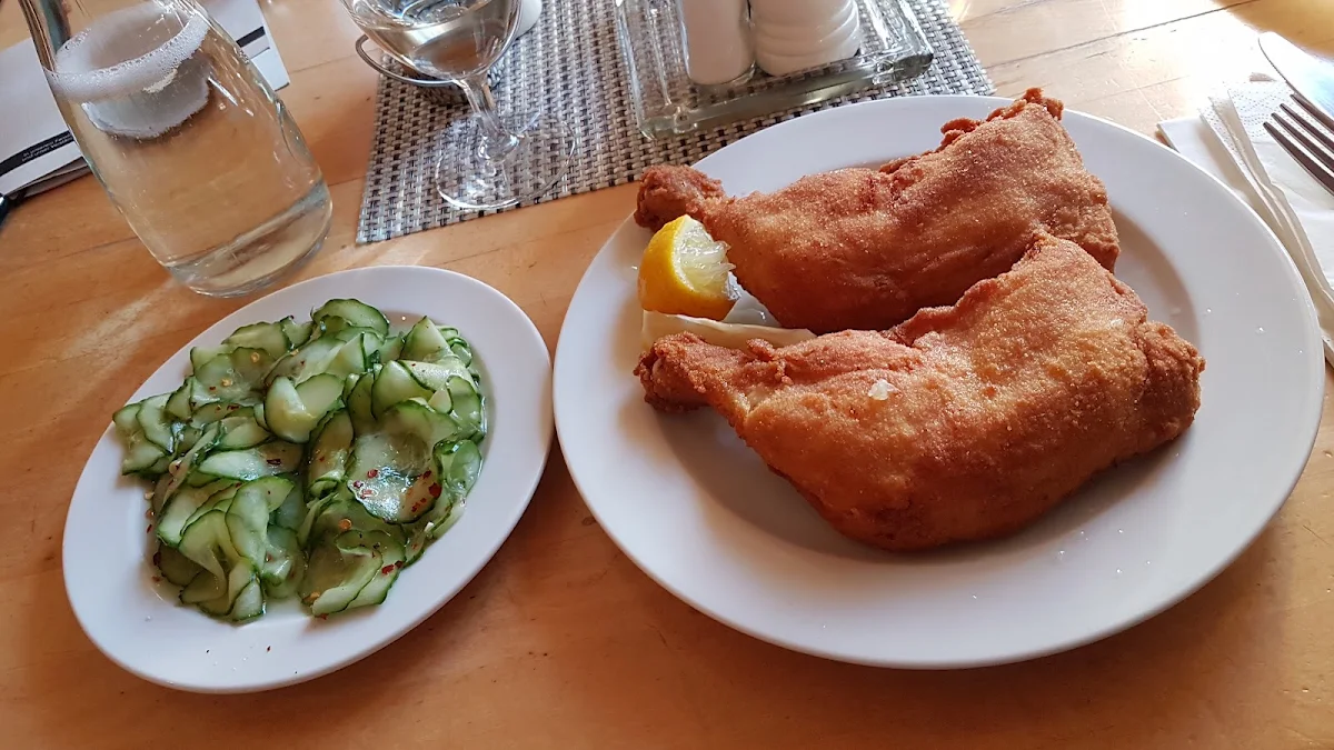 Backhenel Mit Gurkensalat