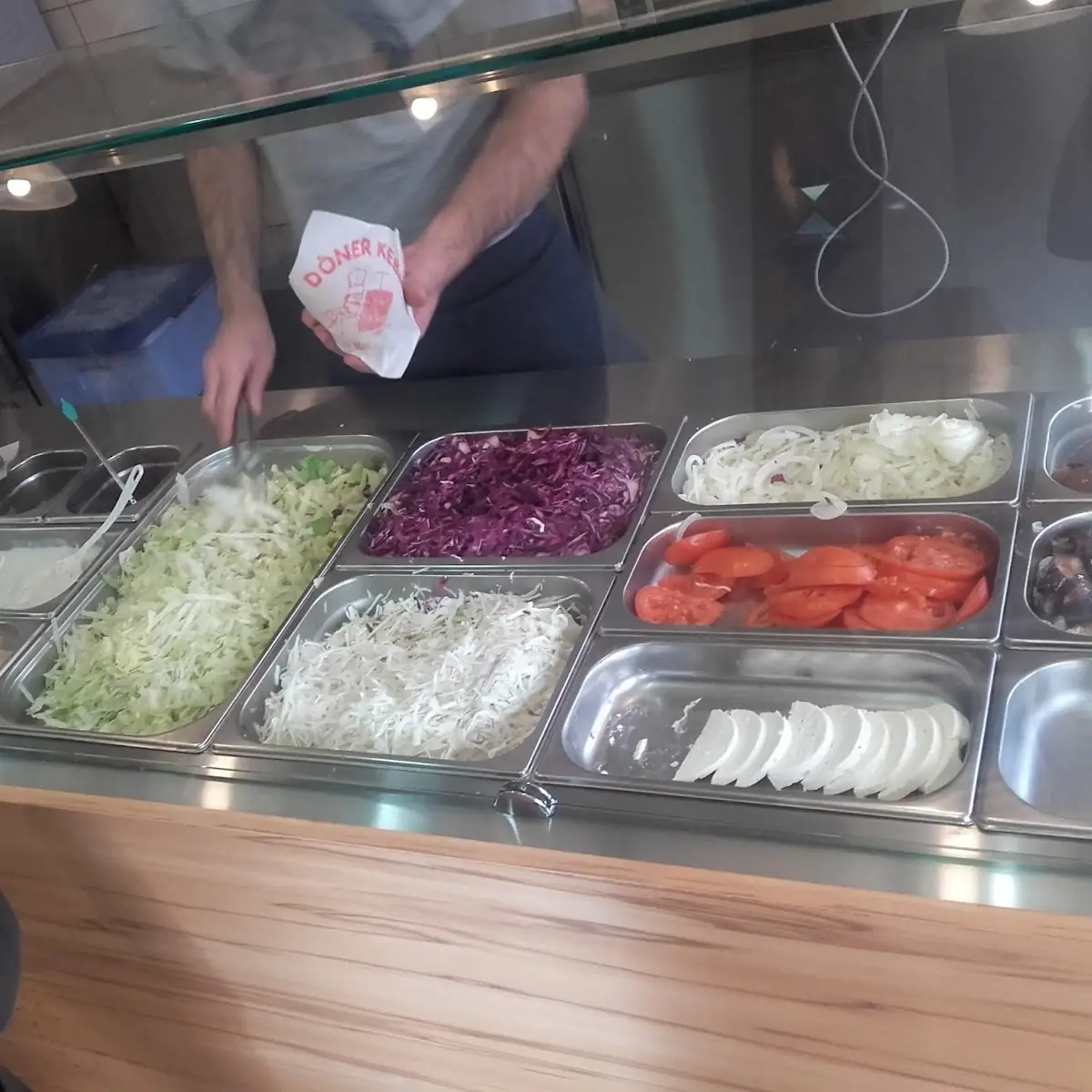 Falafel Sandwich mit gebratenem Gemüse (vegetarisch)