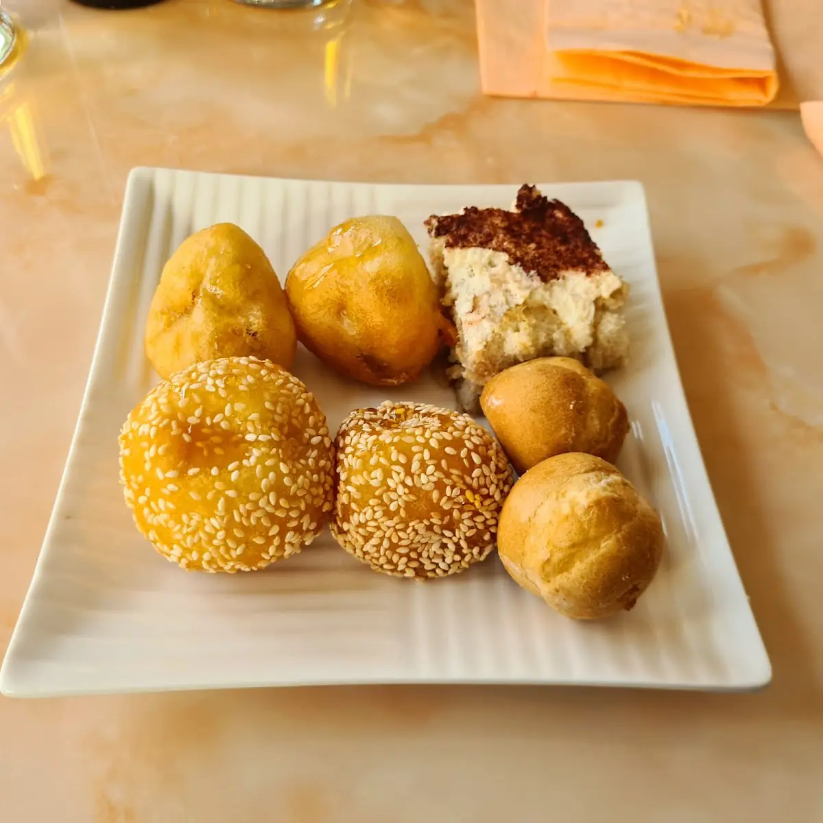 Verschiedene Desserts Vom Buffet