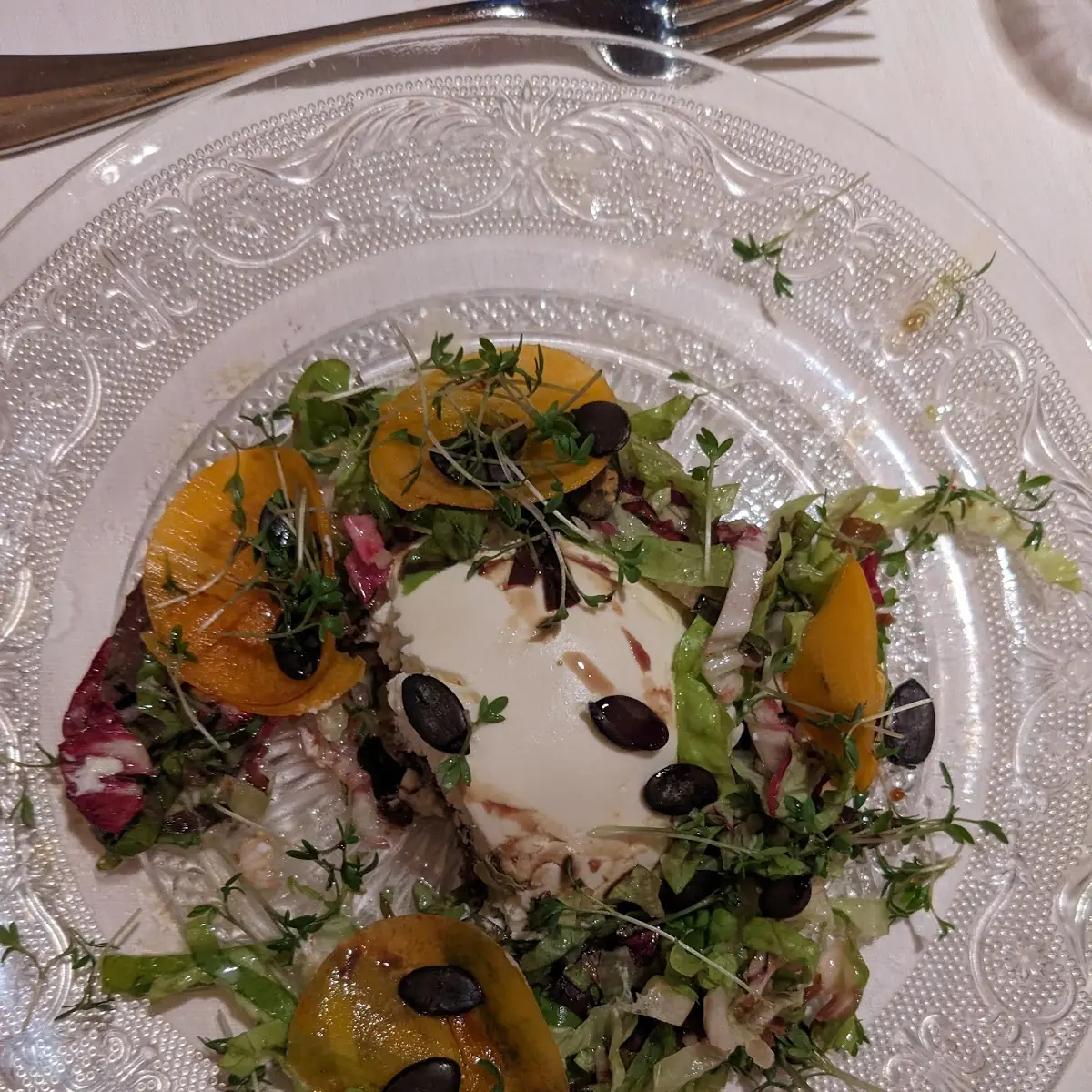 Ziegenmousse Zupfsalat Pumpernickel Eingelegter Kürbis