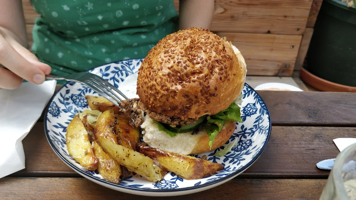 Black Beans Burger Mit Wedges