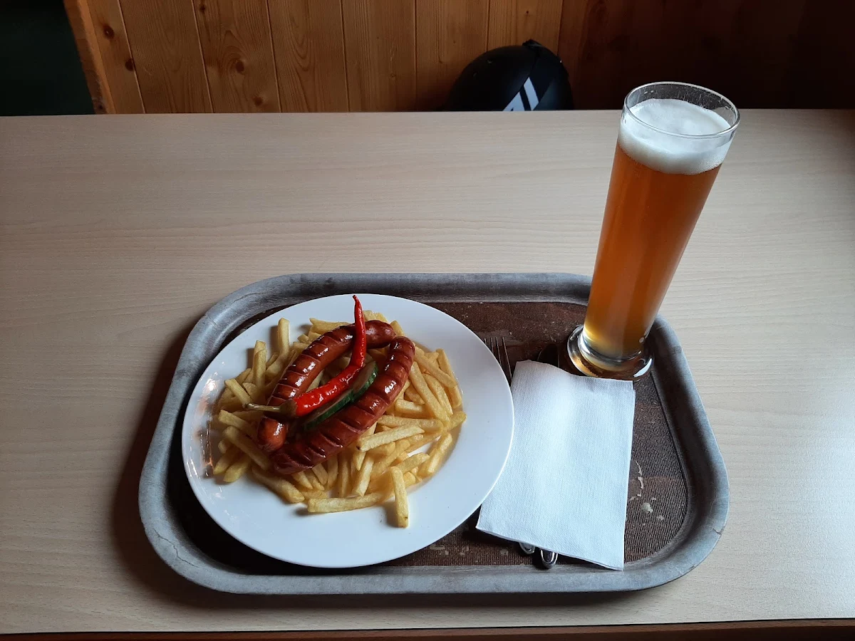 Grillwurscht Mit Pommes