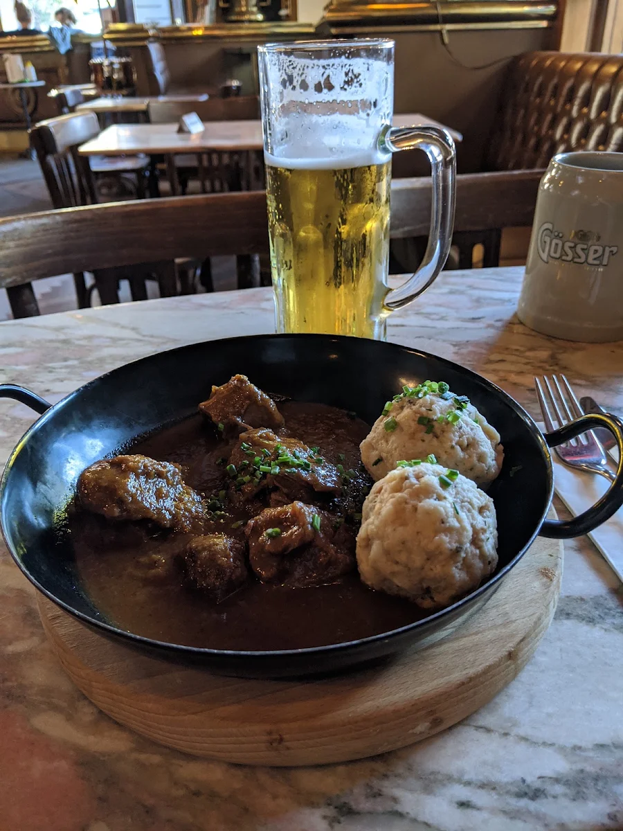Gulasch Mit Knödel