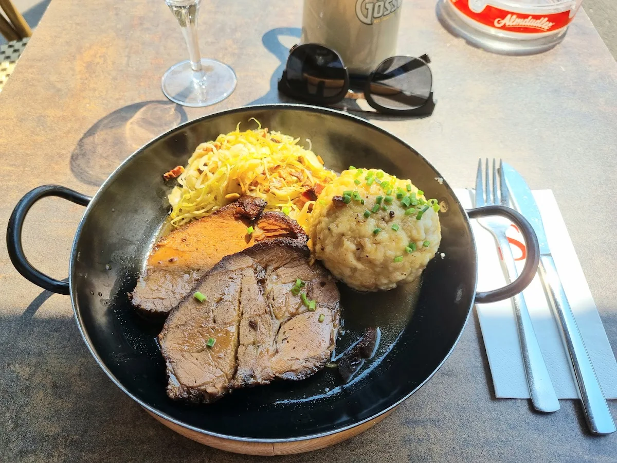 Schweinsbraten Kren Senf Und Speckkraut