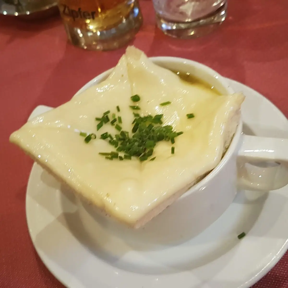Zwiebelsuppe Mit Käsecrouton