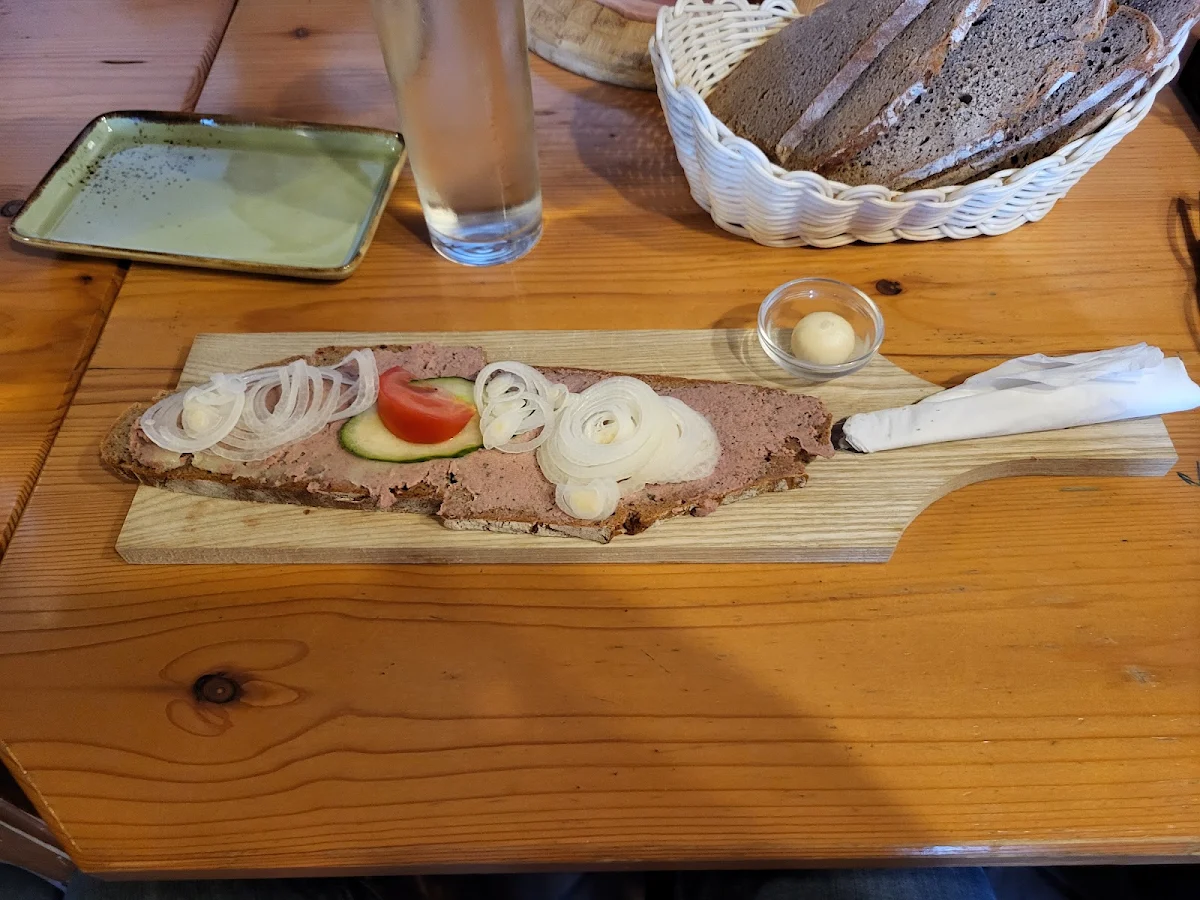 Leberaufstrich Mit Zwiebel Und Knoblauchbrot