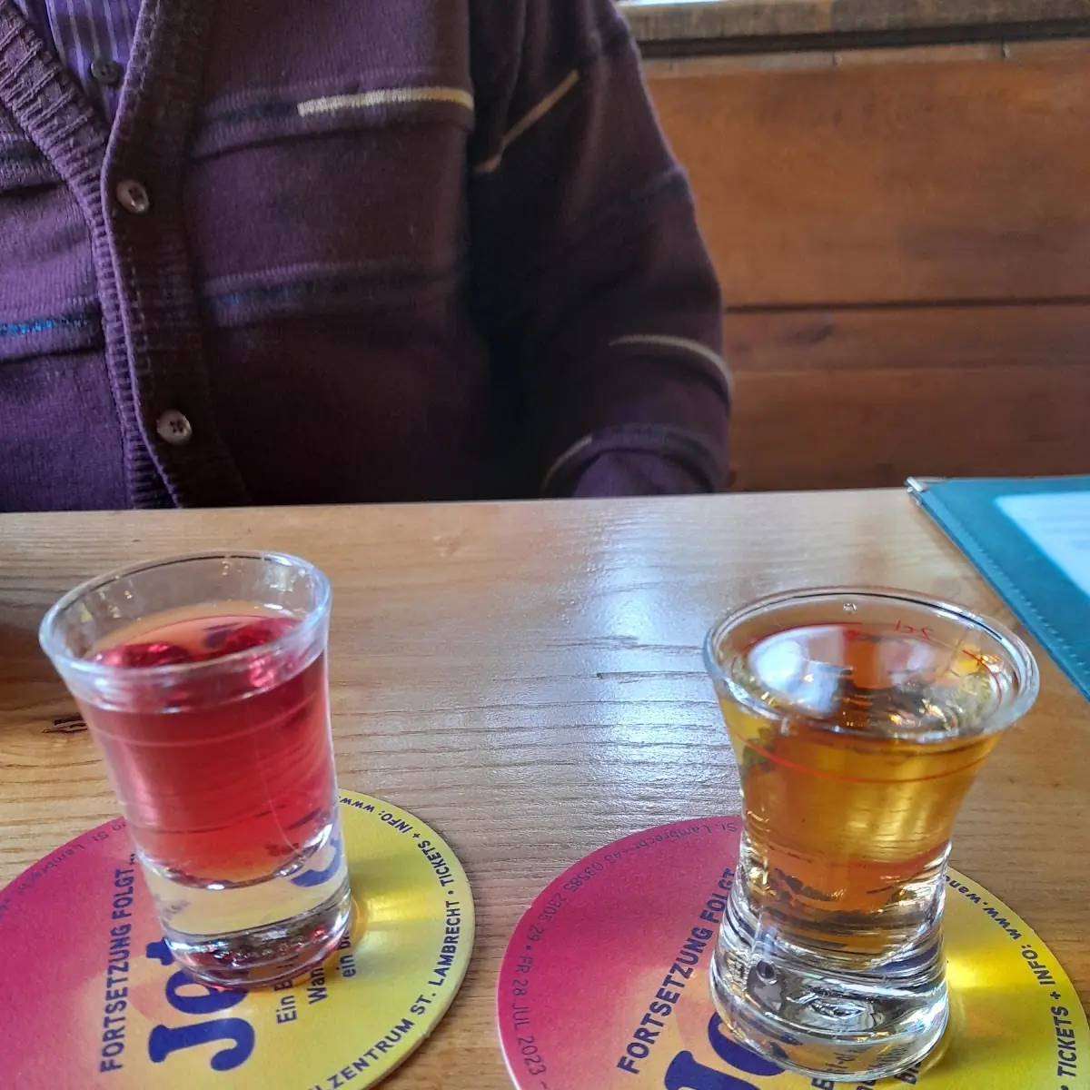 Zirbe Und Lerchen Schnaps