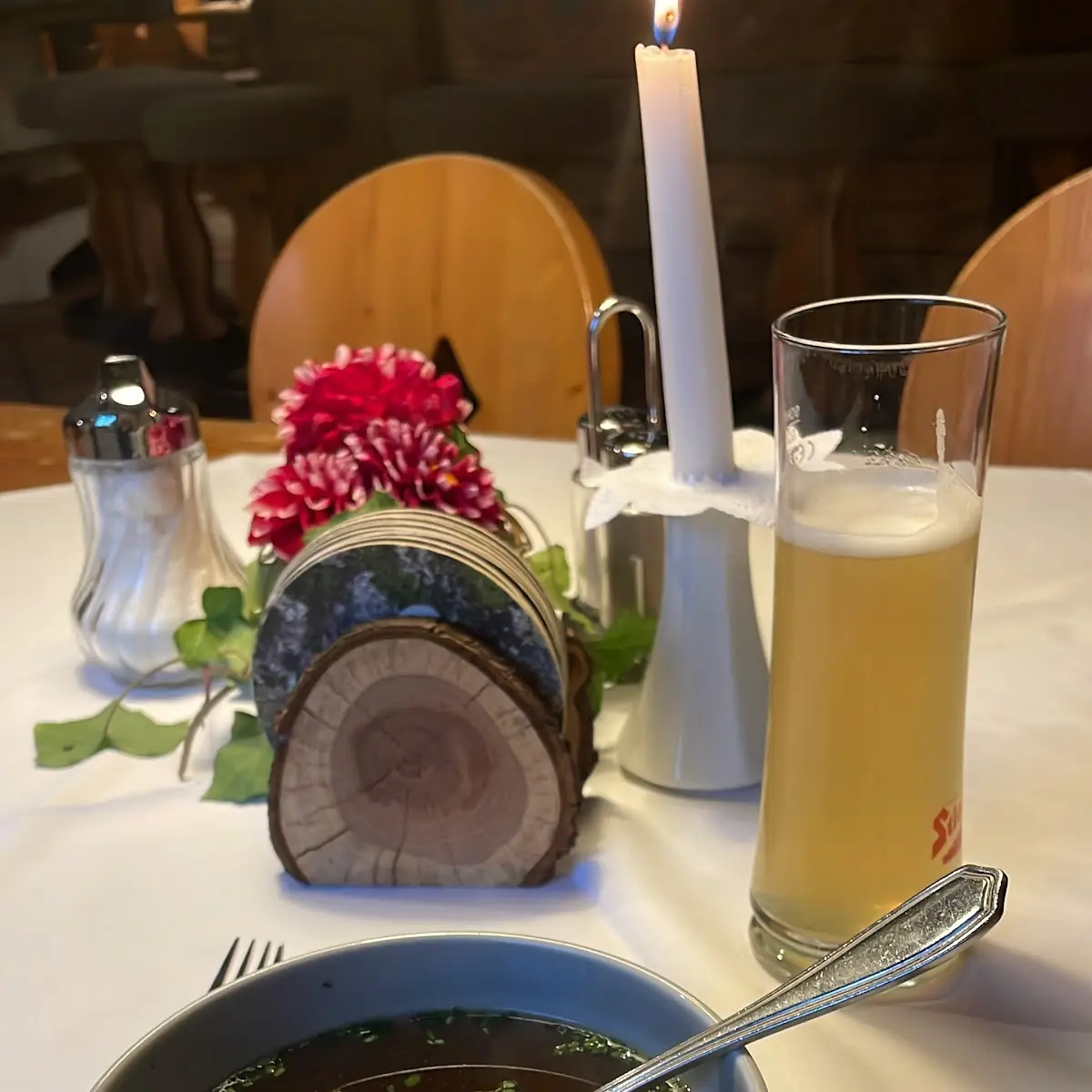 Kräftige Rindfleischsuppe