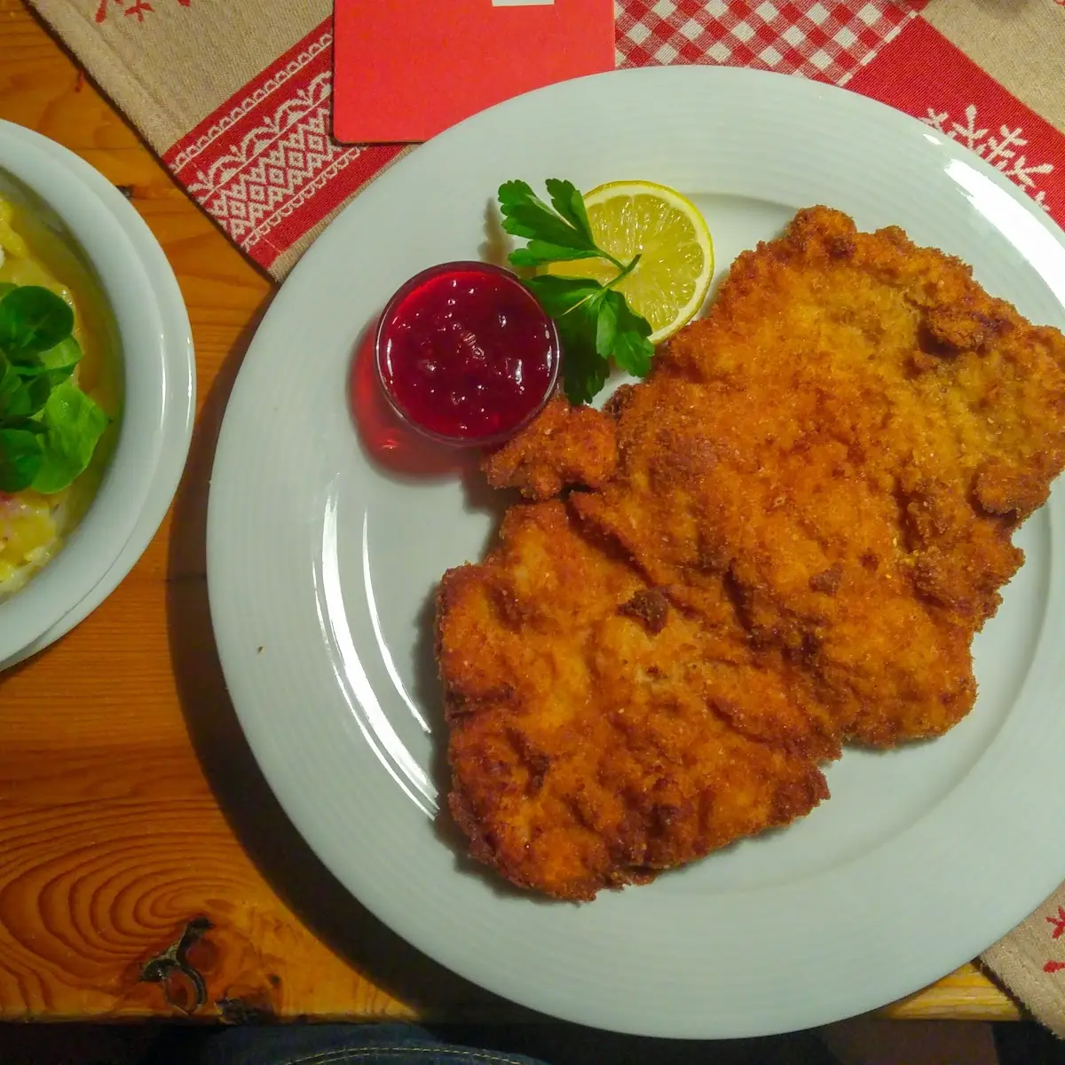 Wiener Schnitzel Mit Preiselbeeren