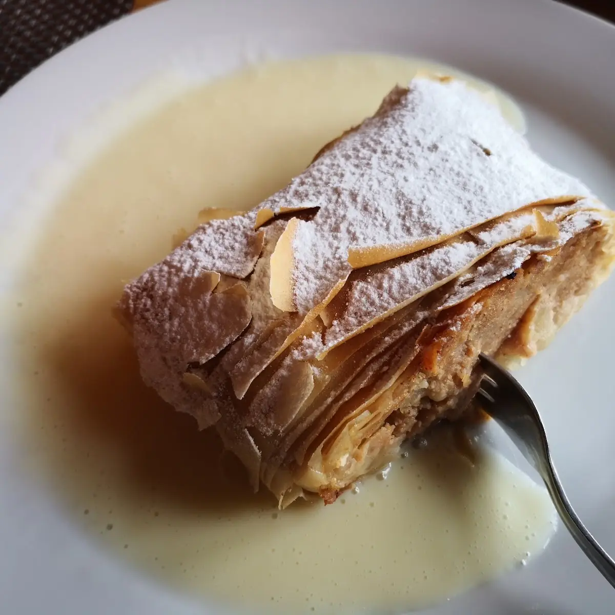 Apfelstrudel Mit Vanillesauce