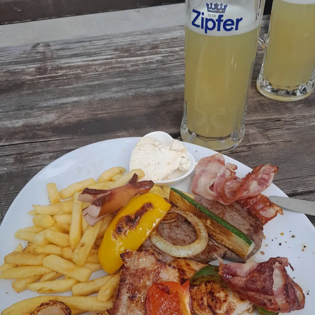 Grillteller Mit Pommes