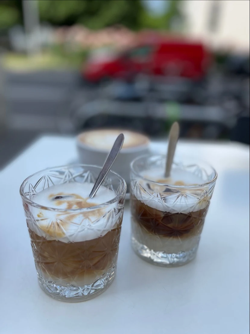 Iced Flat White & Caffe Latte