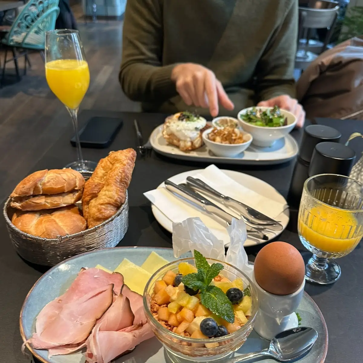 Wiener Frühstück Schon Zu Helfte Aufgegessen