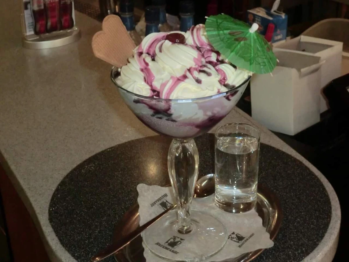 Amarena Becher