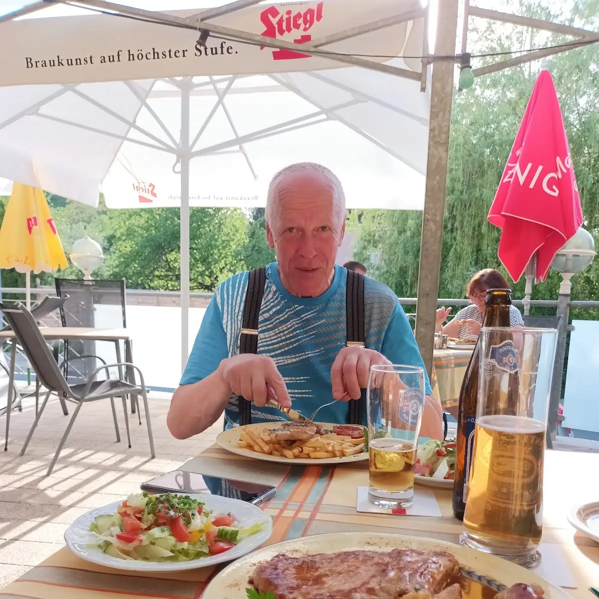 Natur Putenschnitzel Mit Pommes Und Naturschweisschnitzel Mit Spätzle