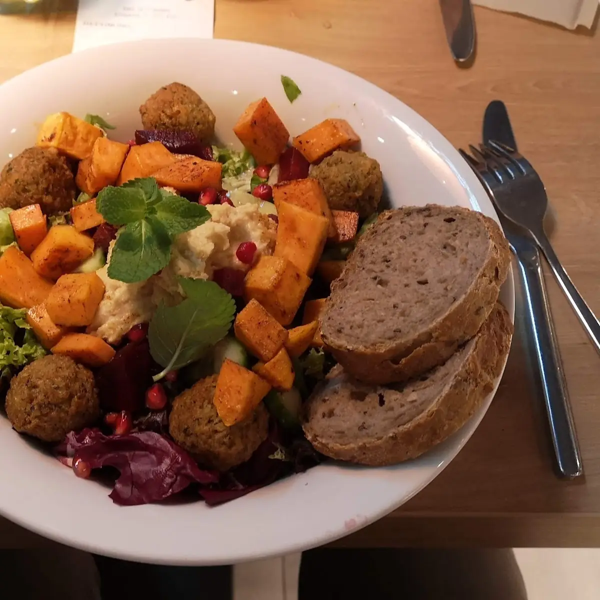 Falafel Tahini Salat Vegan