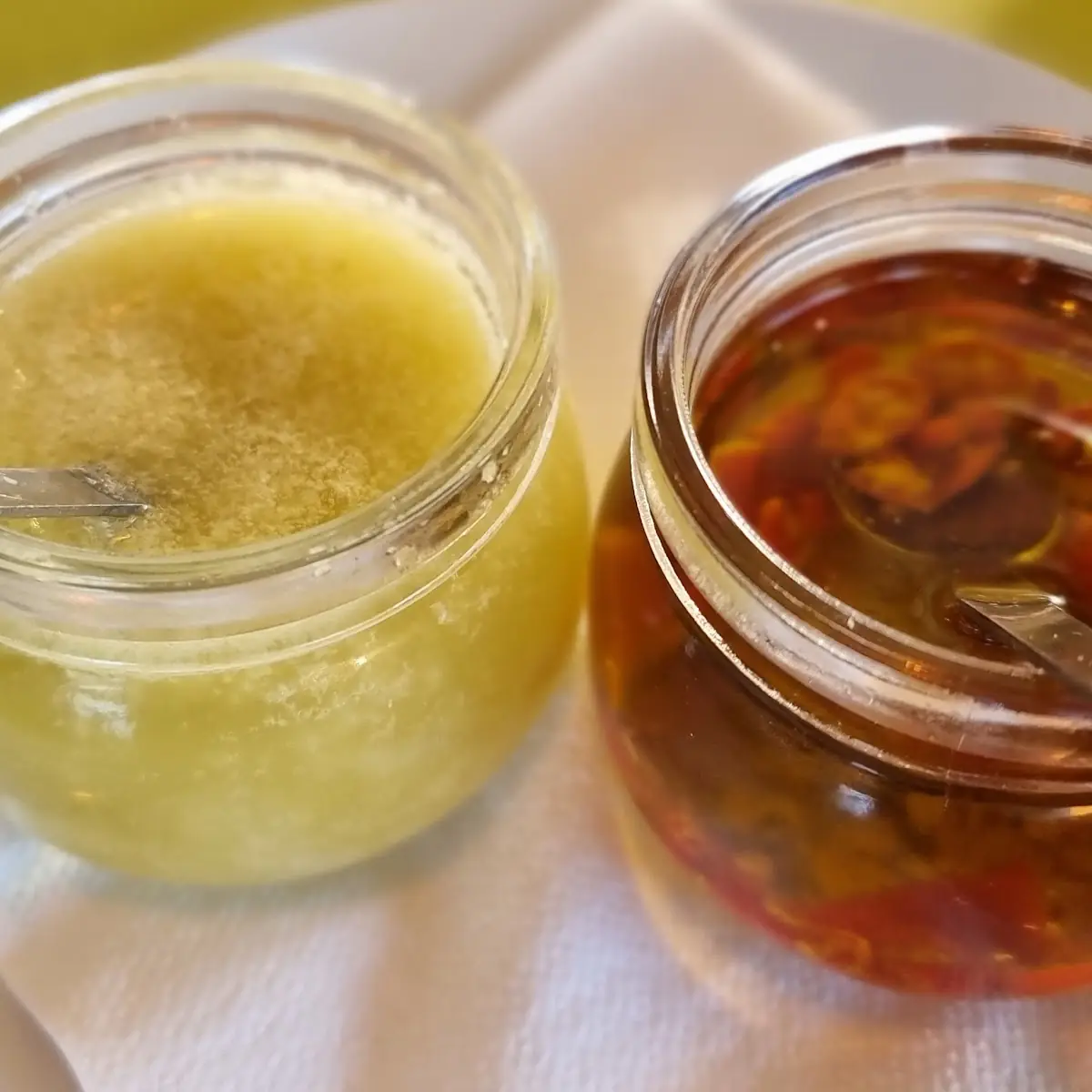 Knoblauch- Und Chili-öl